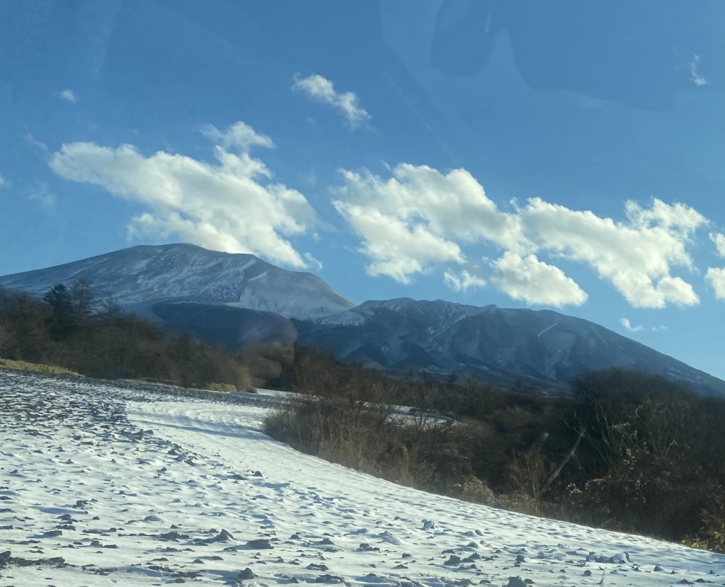 雪と浅間山の画像
